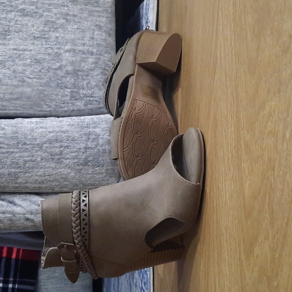 Maurices sz7 bootie - Picture 3 of 4